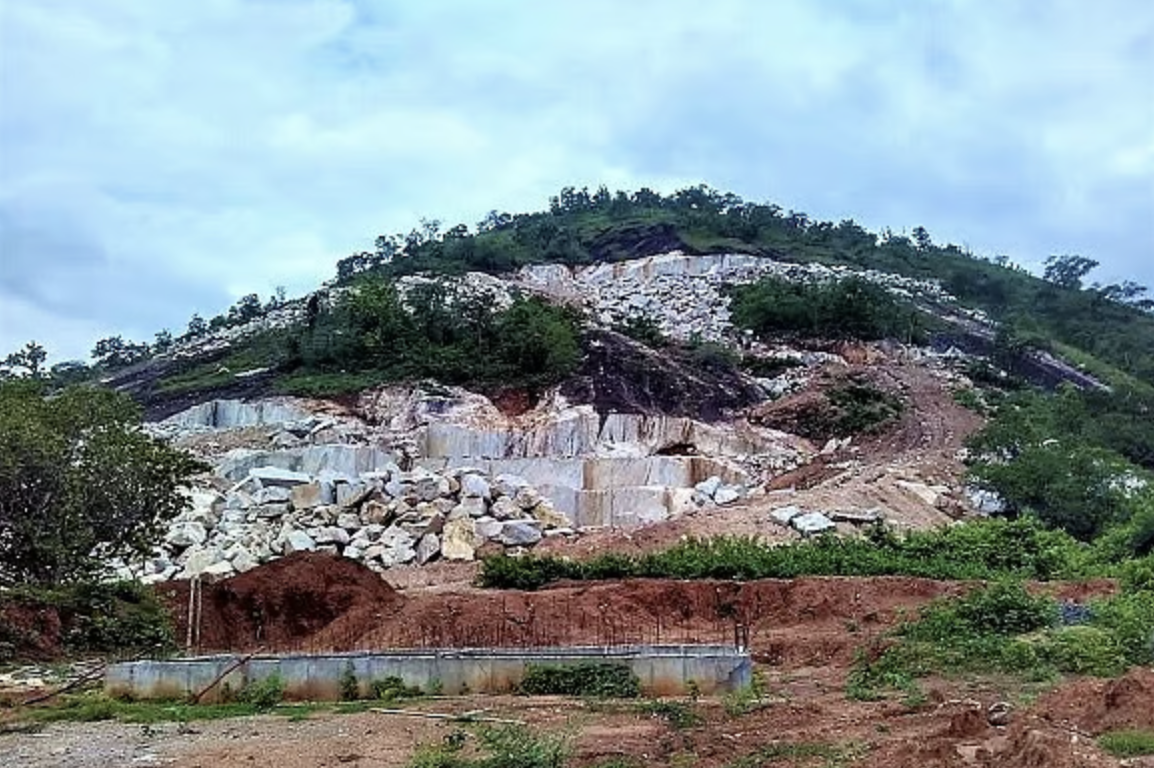 Ilmenite Mining Operations - Rat Hole Mining